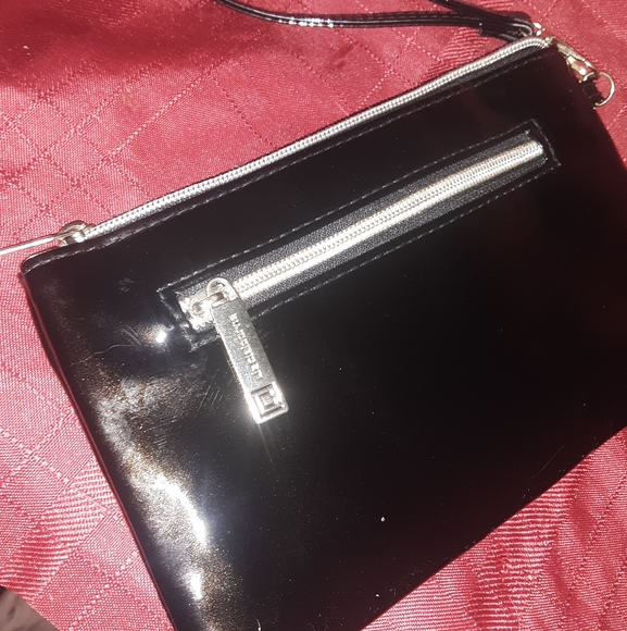 Liz Claiborne phone charging clutch - Picture 4 of 5